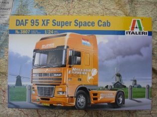 Italeri 3807  DAF 95 XF Super Space Cab